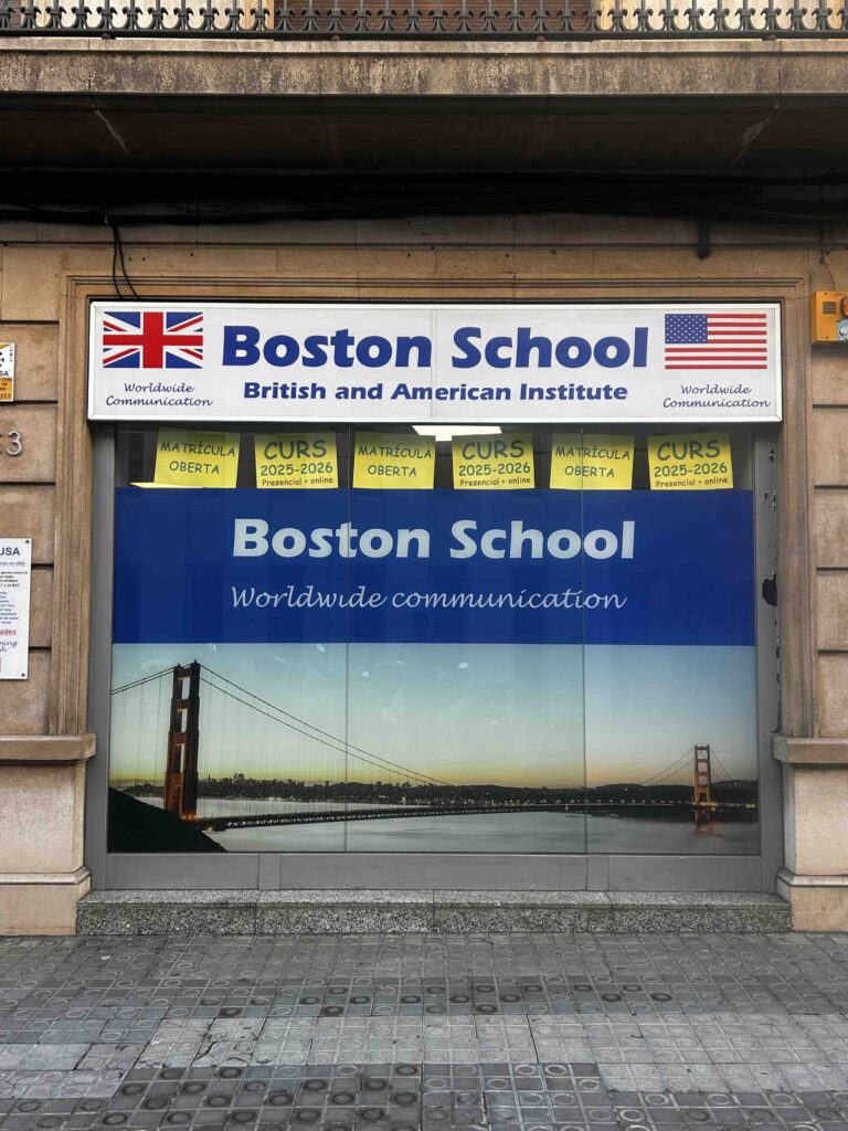 Avatar de IA utilizado en una academia de inglés para ofrecer profesores virtuales 24/7.