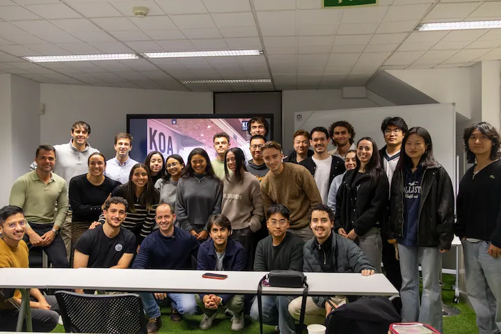 Grupo del Master en Gestión Deportiva del Johan Cruyff Institute. Jesús Oliver y Fito Florensa.